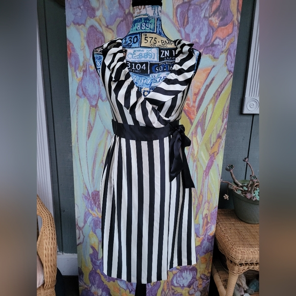 What Comes Around Goes Around Small Silk, Wrap, Cocktail, Party Mini-Dress - Picture 2 of 9